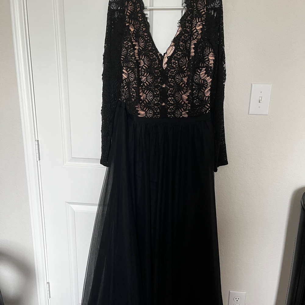 City Chic Black Plunge Neck Sleeveless Dress